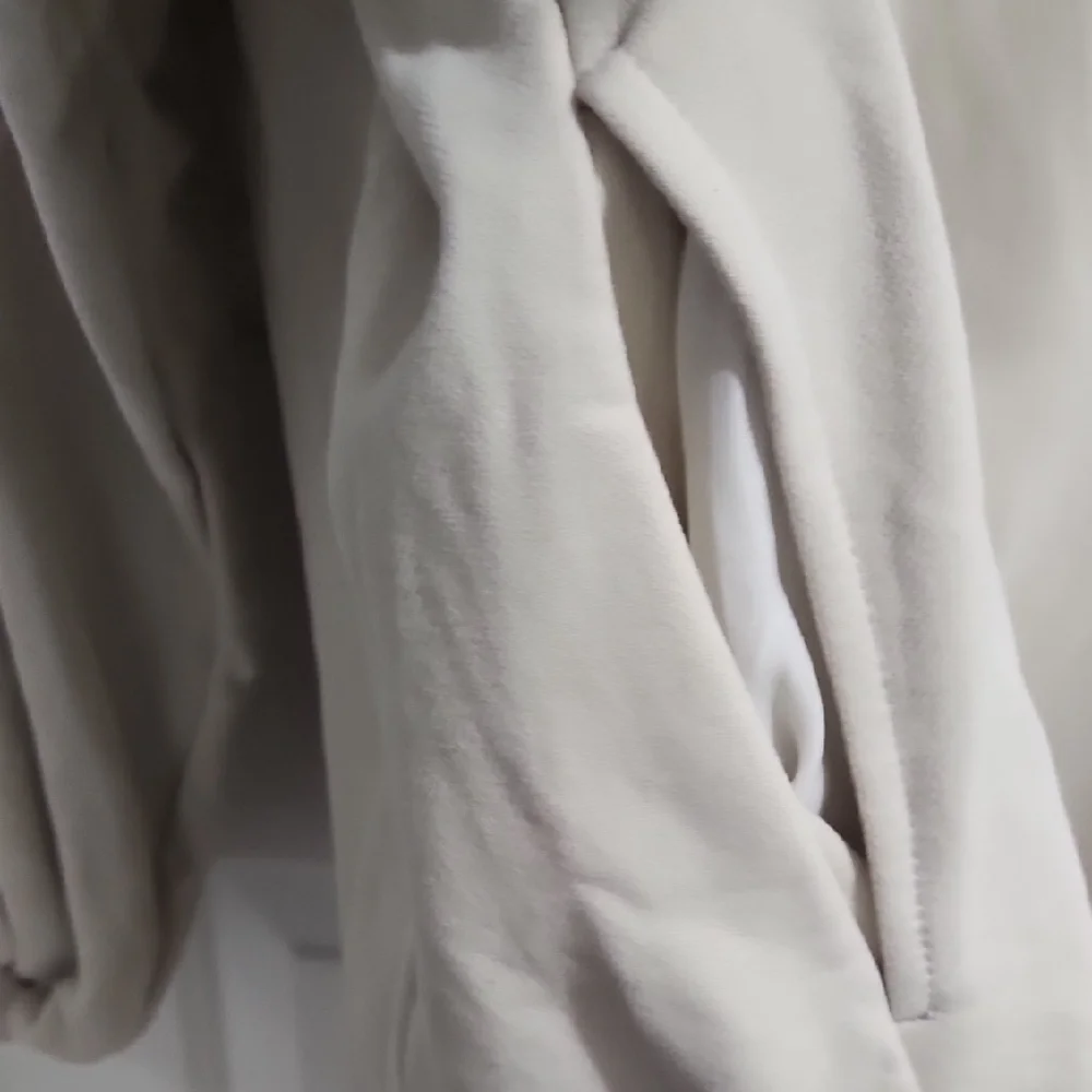 Cozy Oversized Two Tone Turtleneck Sweater With Pockets - Picture 7 of 10